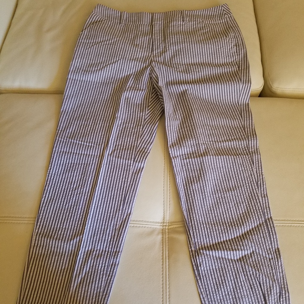 Size 4 Merona Cropped Searsuckers